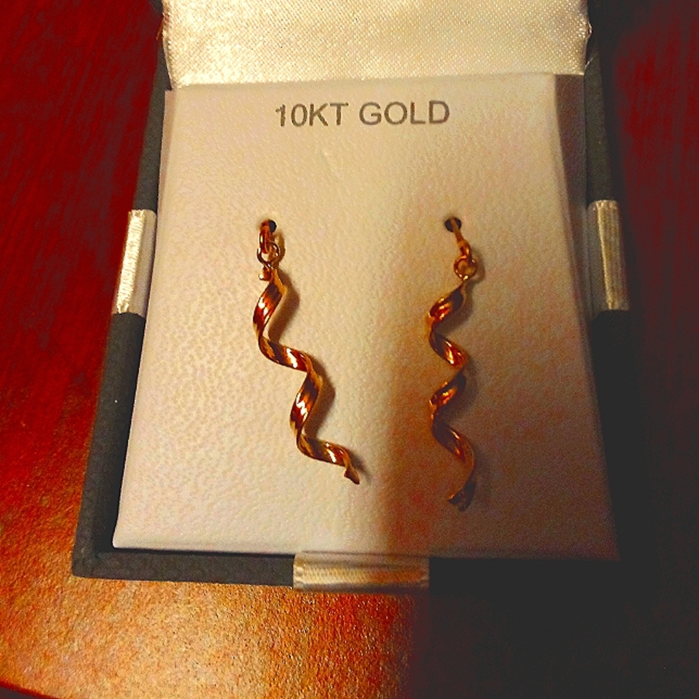10kt Gold Twist Dangle earrings